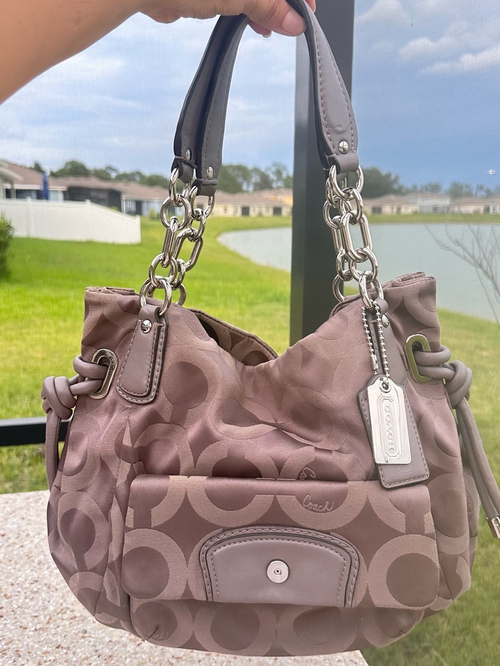Coach Shoulder Bag in Mauve Taupe. Very good condition